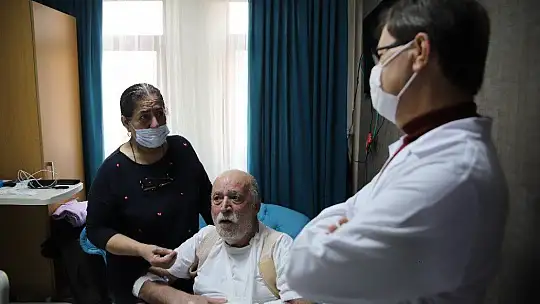 Yürüyemeyen Hasan dede 6,5 saatlik operasyonla 3 günde ayağa kalktı