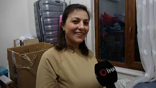 Yuva yapan kumru için bir odayı değiştirip, pencereyi iptal ettiler