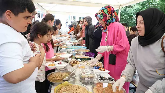 Yüzlerce öğrenci ve veliden anlamlı etkinlik