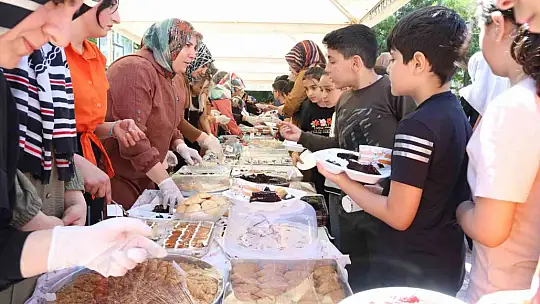 Yüzlerce öğrenci ve veliden anlamlı etkinlik