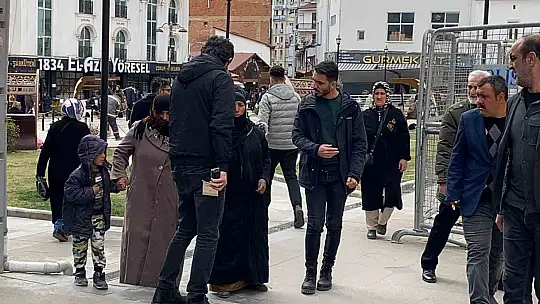 Zabıtalara, 'Dişim ağrıyor hastaneye gideceğim' diyerek kaçan dilenci kamerada