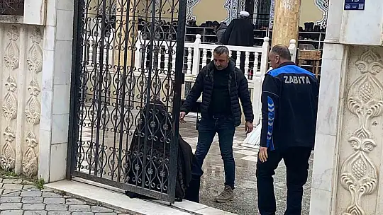 Zabıtayı görünce maraton koşucusunu aratmadı, yakalanınca da 'kalp hastasıyım' dedi
