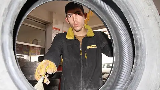 Zorunlu kış lastiği öncesi oto lastikçilerde yoğunluk