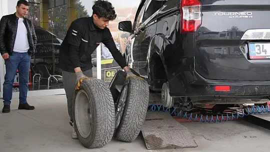 Zorunlu kış lastiği öncesi oto lastikçilerde yoğunluk