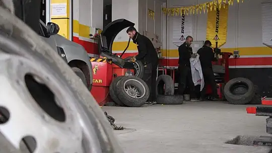 Zorunlu kış lastiği öncesi oto lastikçilerde yoğunluk