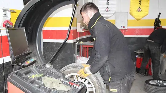 Zorunlu kış lastiği öncesi oto lastikçilerde yoğunluk
