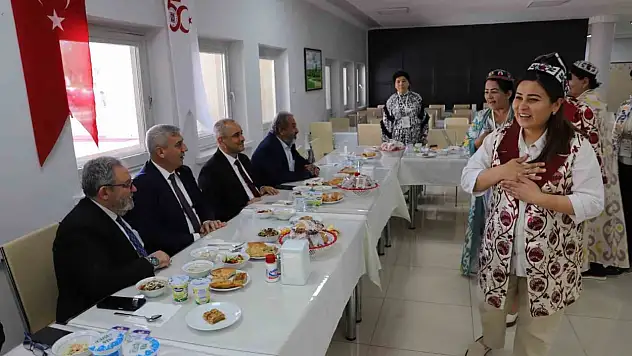 Fırat Üniversitesinde Özbek akademisyenlerden anlamlı 'Şükran Günü'