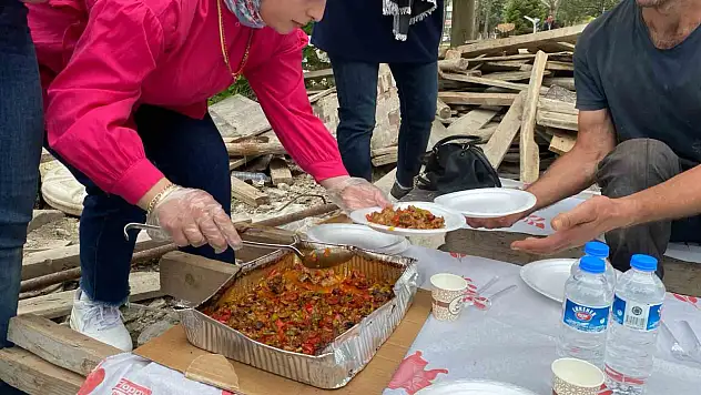 Öğrenciler 1 Mayıs'ta işçilerle bir araya geldi