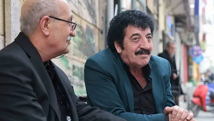 Müslüm Gürses'e benzerliğiyle dikkati çeken Baki Çiçek, 'Hep beraberdik, sadece yatağımız ayrıydı. O gitti yetim kaldık'