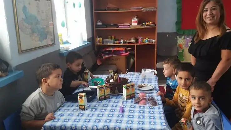 Azmin ismi Yeşim öğretmen..