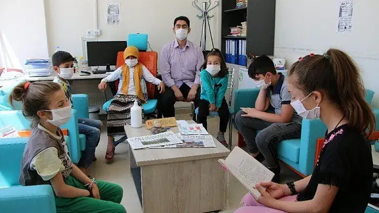 Çocuklar uzmanlar eşliğinde hem oyunlar oynuyor, hem de sınavlara hazırlanıyor