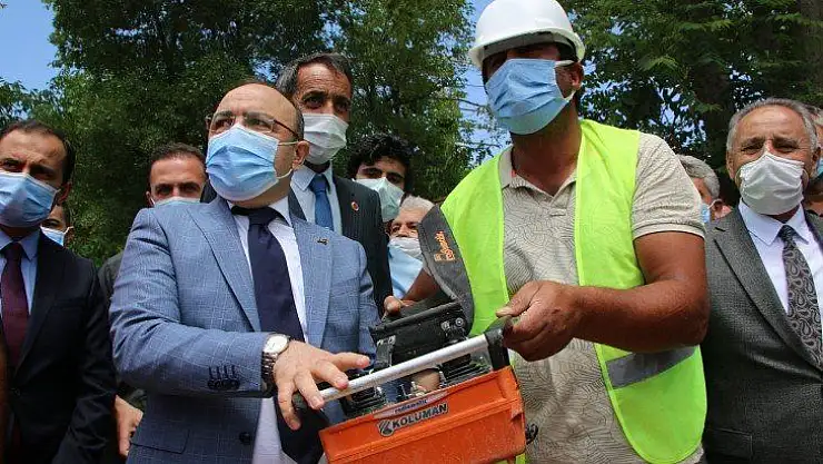 Depremden ağır hasar gören köy okulunun yerine 8 derslikli okul