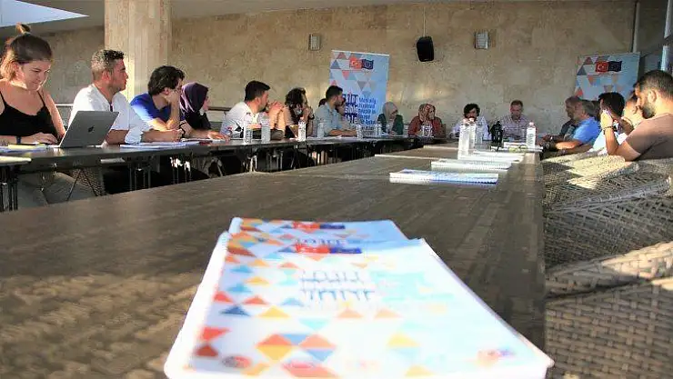 Elazığ'da 'Görünmezi Görünür Kıl' Projesi toplantısı