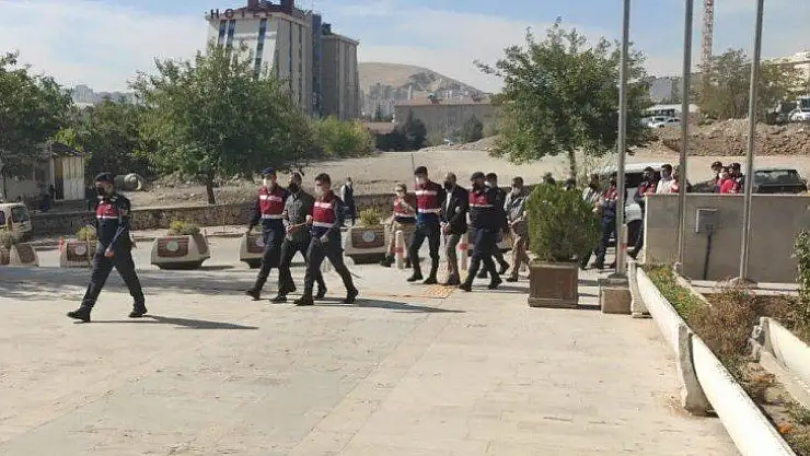 Elazığ'da 1 ton 841 kilo bakır kablo çalan 9 kişilik hırsızlık çetesi çökertildi