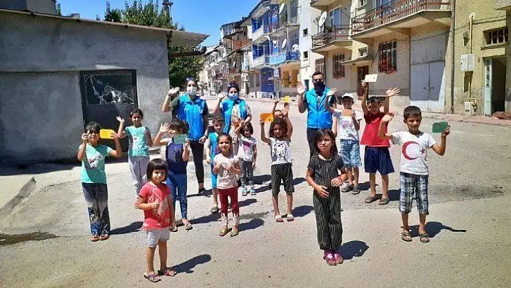 Elazığ'da çocuklar sevindirildi