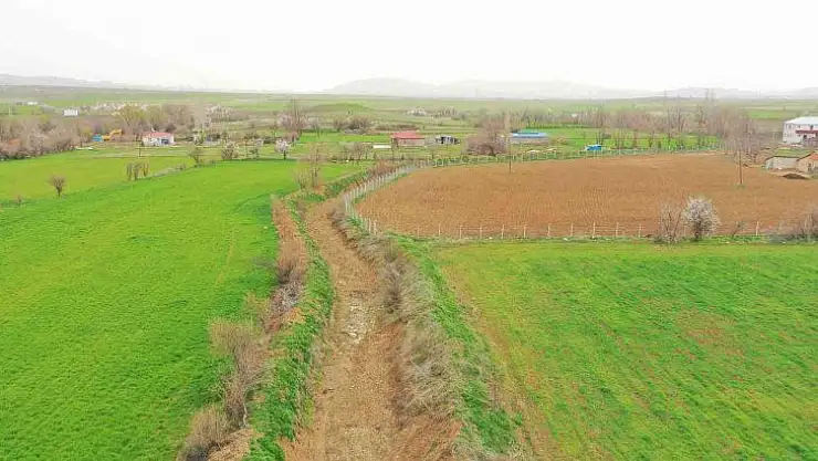 Elazığ'da dere ıslah çalışmaları sürüyor