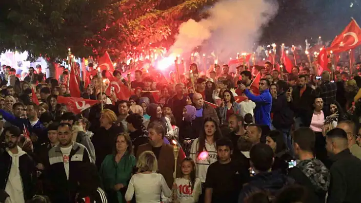 Elazığ'da fener alayı renkli görüntüler oluşturdu