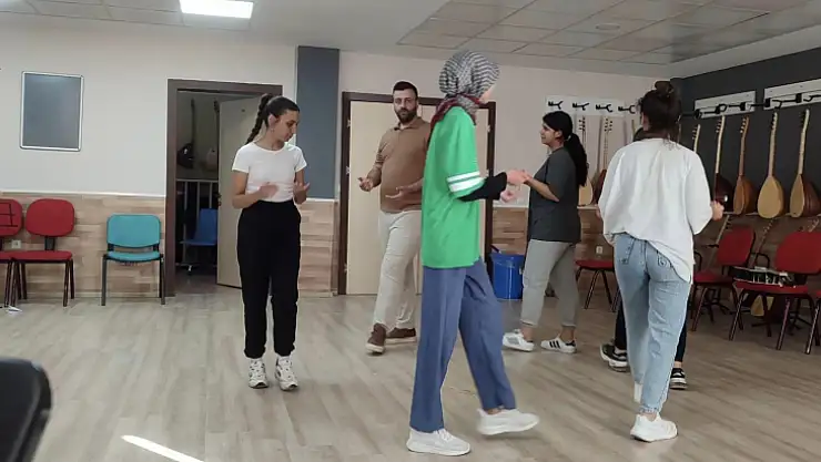 Elazığ'da gençlerden yaz okullarına yoğun  ilgi