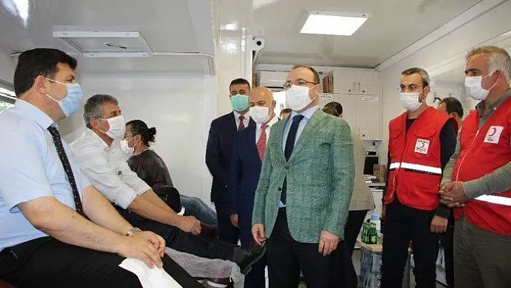 Elazığ'da gönüllü  din görevlileri kan bağışında bulundu