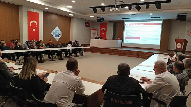 Elazığ'da hastane çalışanlarına yazışma kuralları eğitimi