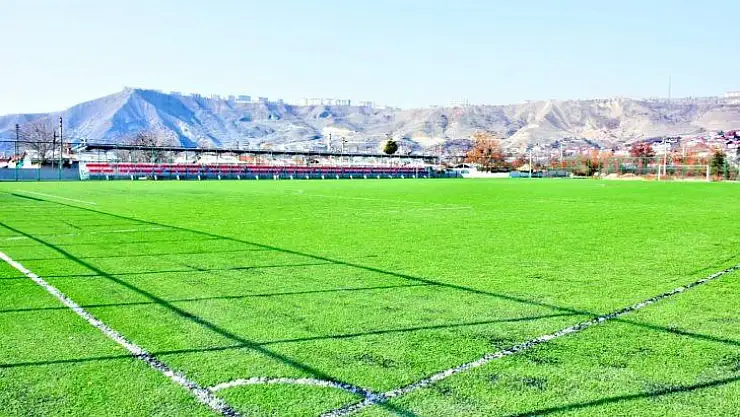 Elazığ'da ilçe sahaları yenileniyor