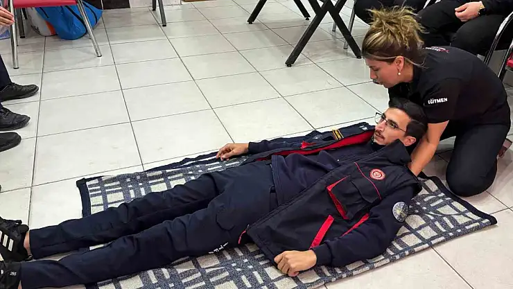 Elazığ'da itfaiye personeline ilk yardım eğitimi