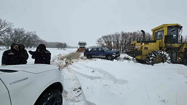 Elazığ'da kar yağışı etkili oldu: 530 köy yolu ulaşıma kapandı