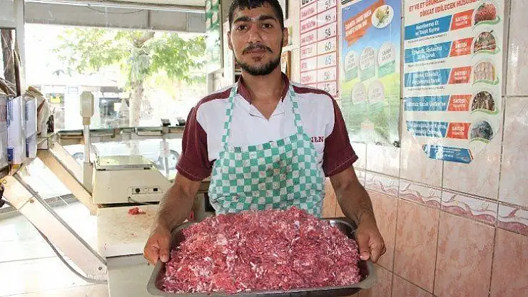 Elazığ'da kasapların kıyma mesaisi