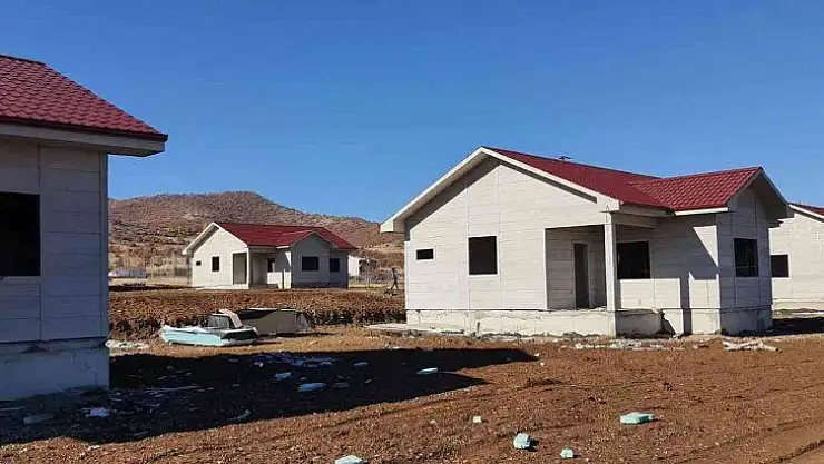 Elazığ'da köy konutlarının yapımı sürüyor