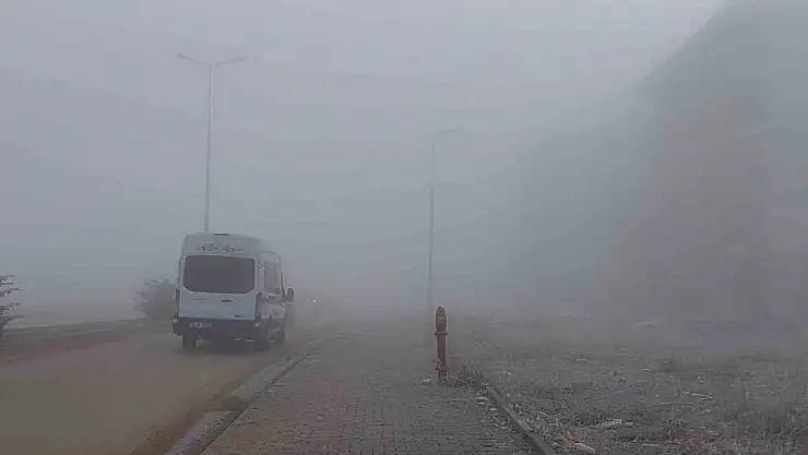Elazığ'da sis etkisini sürdürüyor