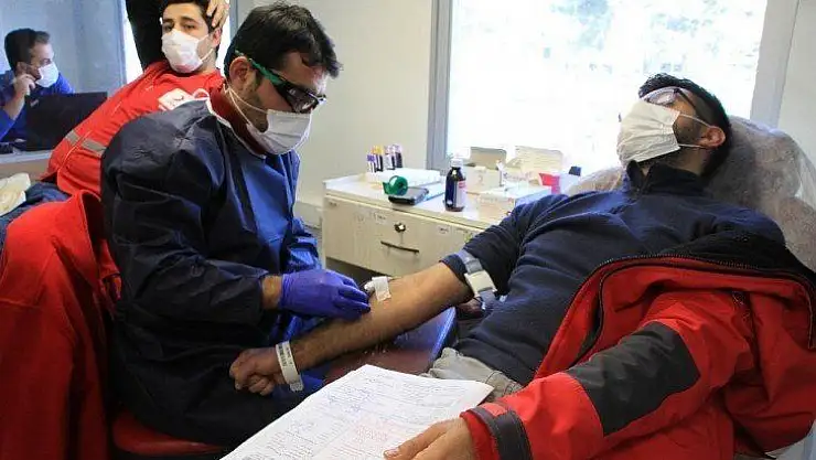 Elazığ'da sokağa çıkma kısıtlamasında 80 gönüllü kan verdi