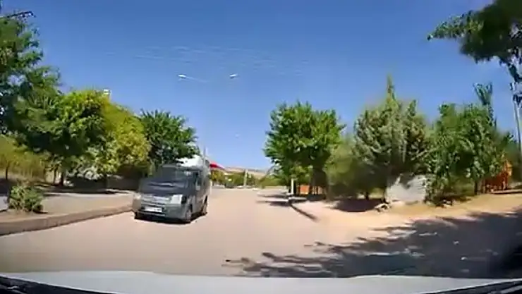Elazığ'da ters yönden giden araç, trafiği tehlikeye attı