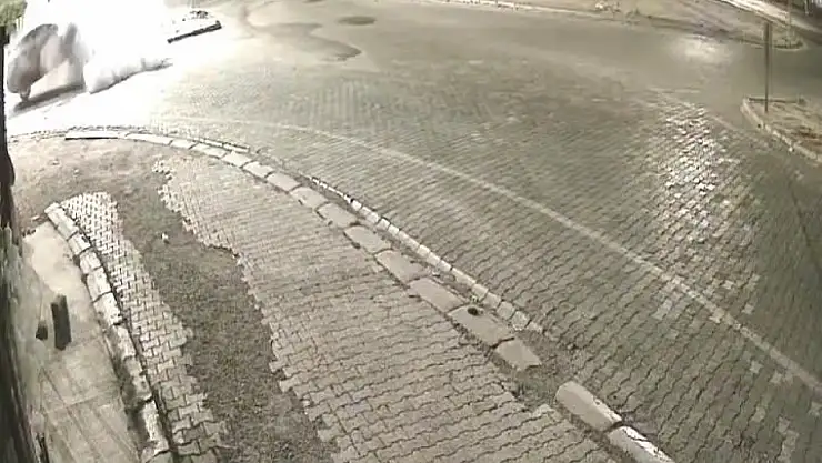 Elazığ'da trafik kazaları kameralara yansıdı