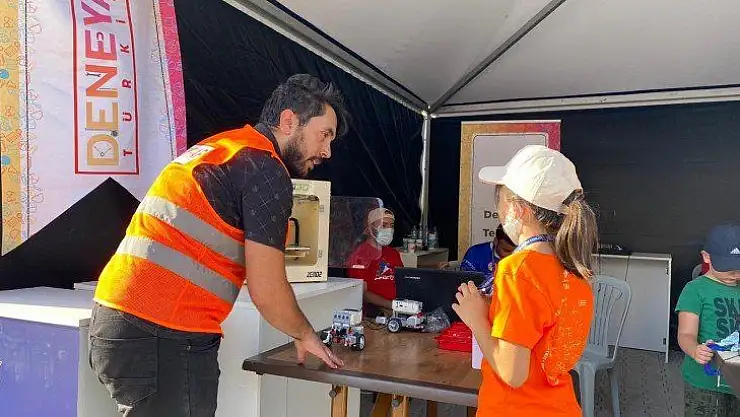 Elazığ Gençlik Merkezi'nin standına Gökyüzü Gözlem Etkinliği'nde büyük ilgi