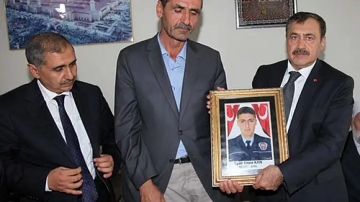 Eroğlu'ndan Şehit Ailesine Ziyaret
