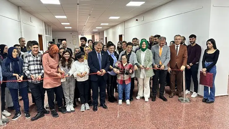 Fırat Üniversitesinde 3 Aralık Dünya Engelliler günü sergisi