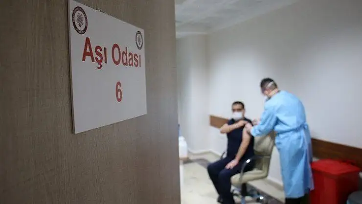 2 Günde Bin 492 Sağlık Çalışanı Aşılandı