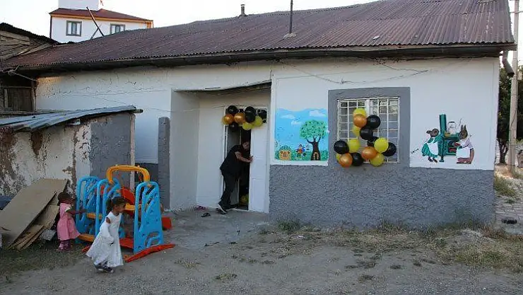 Gençlerden alkışlanacak hareket, 3 çocuk annesine ev sürprizi