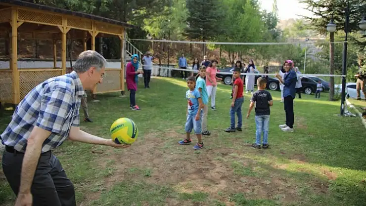 Yüzlerindeki Tebessüm Hizmet Sevdamızı Güçlendiriyor