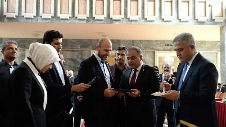 Bulut'tan Balık İkramlı Meclis Kaydı