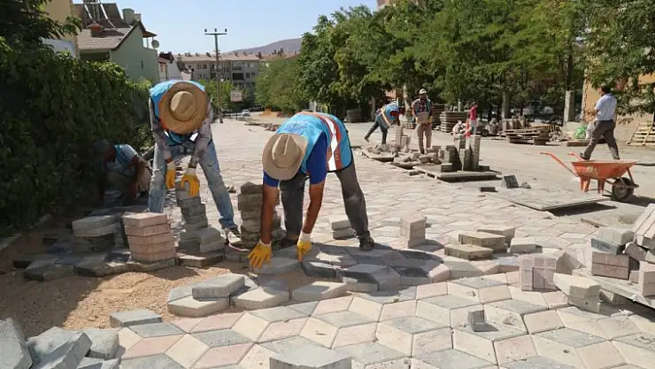 Belediye Kaldırım Çalışmalarını Sürdürüyor