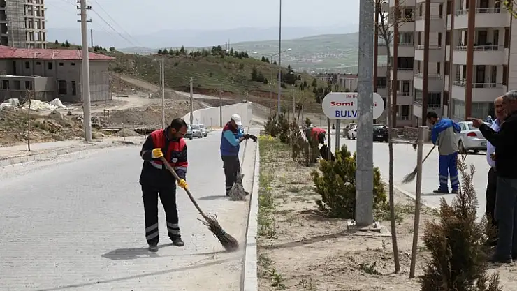 Mahallelerde Bahar Temizliği Sürüyor