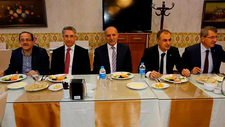 AK Parti Adayları Basınla Buluştu