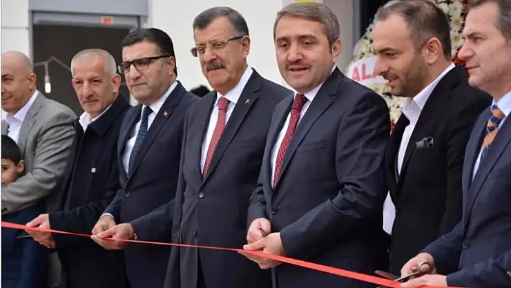 Elazığlı İş Adamından Görkemli Açılış