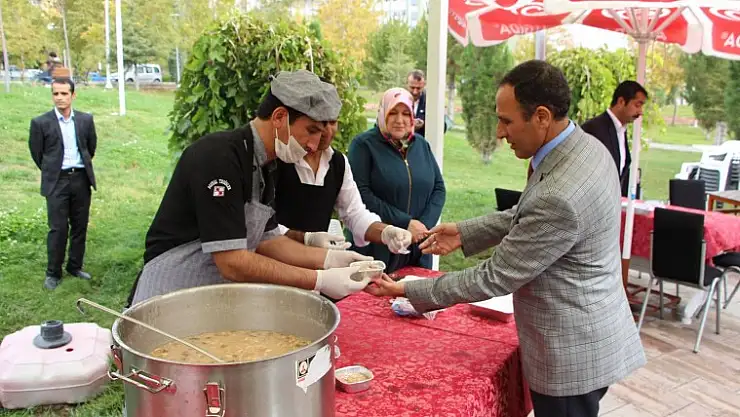 Fırat Üniversitesinde Aşure İkramı