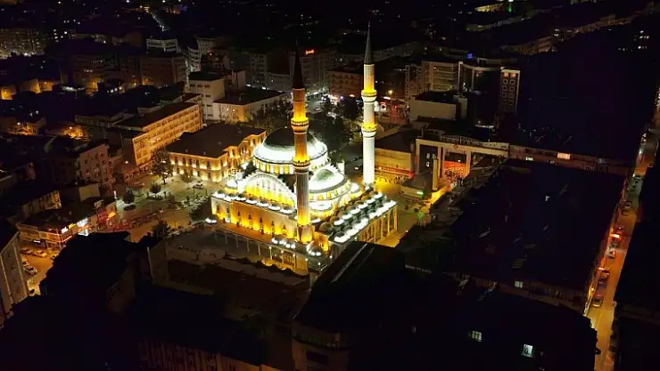 İzzetpaşa Camii 24 Saat Açık Kalmalı