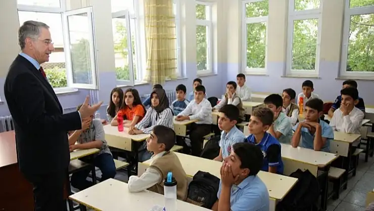Başkan Yanılmaz İlk Ders Zilinde Öğrencilerle Bir Aradaydı