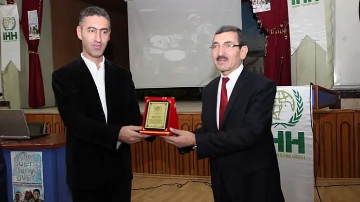 İHH'dan Yetim Projesini Destekleyen Okullara Plaket