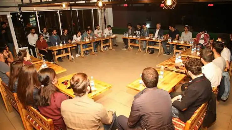 Yanılmaz Gençlerle Bir Arada
