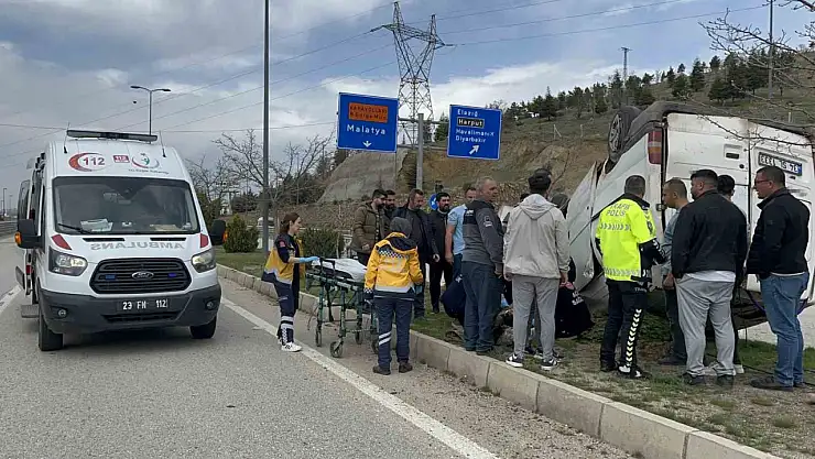 Hafif ticari araç takla attı, sürücü şans eseri kurtuldu
